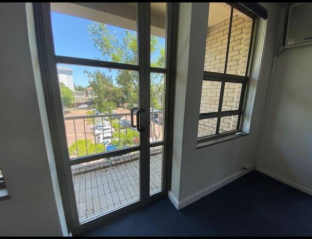 200M² OFFICE TO LET IN RONDEBOSCH
